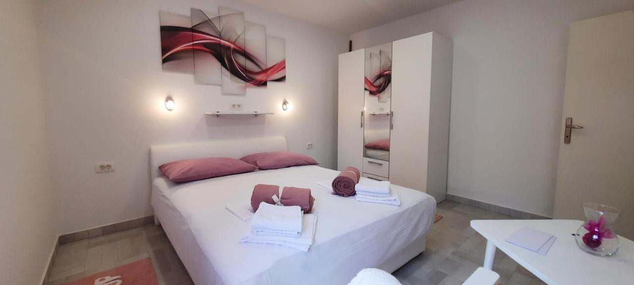 Apartments Suho Комижа Екстер'єр фото