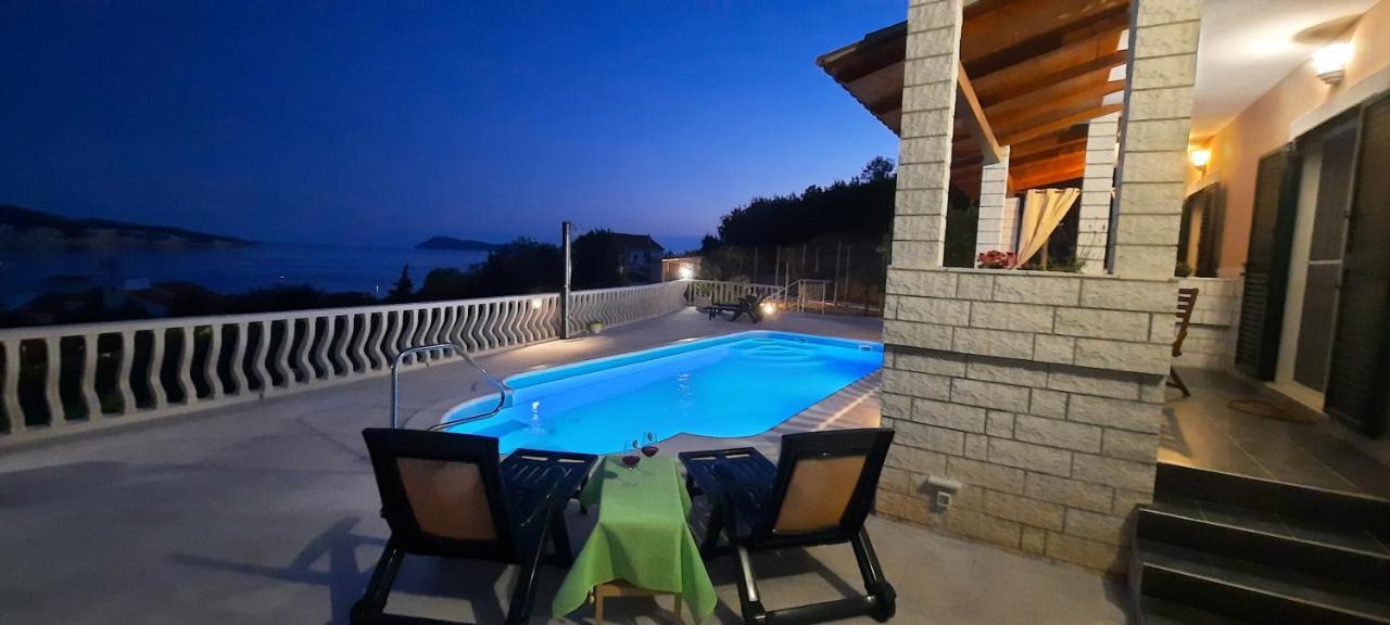 Apartments Suho Комижа Екстер'єр фото