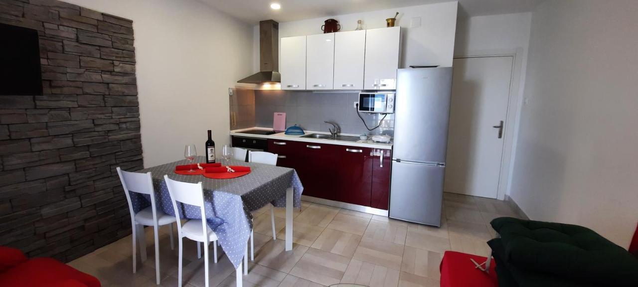 Apartments Suho Комижа Екстер'єр фото