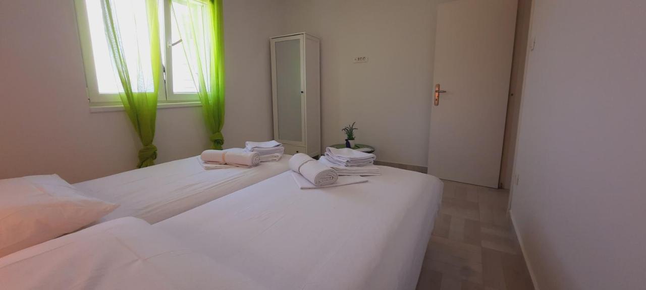 Apartments Suho Комижа Екстер'єр фото