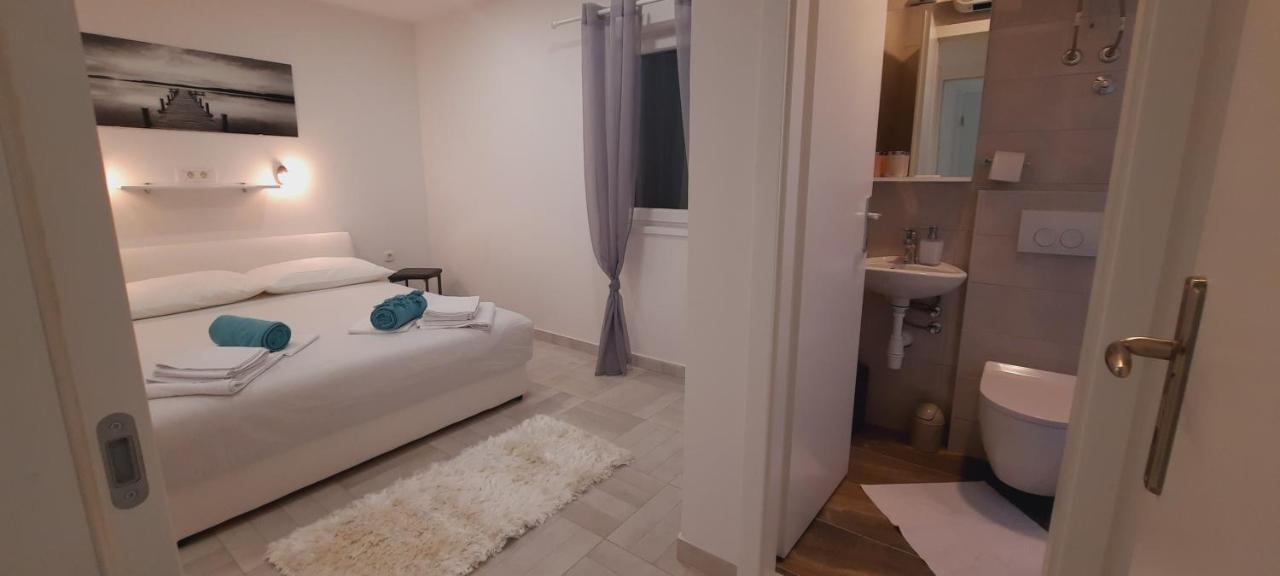 Apartments Suho Комижа Екстер'єр фото