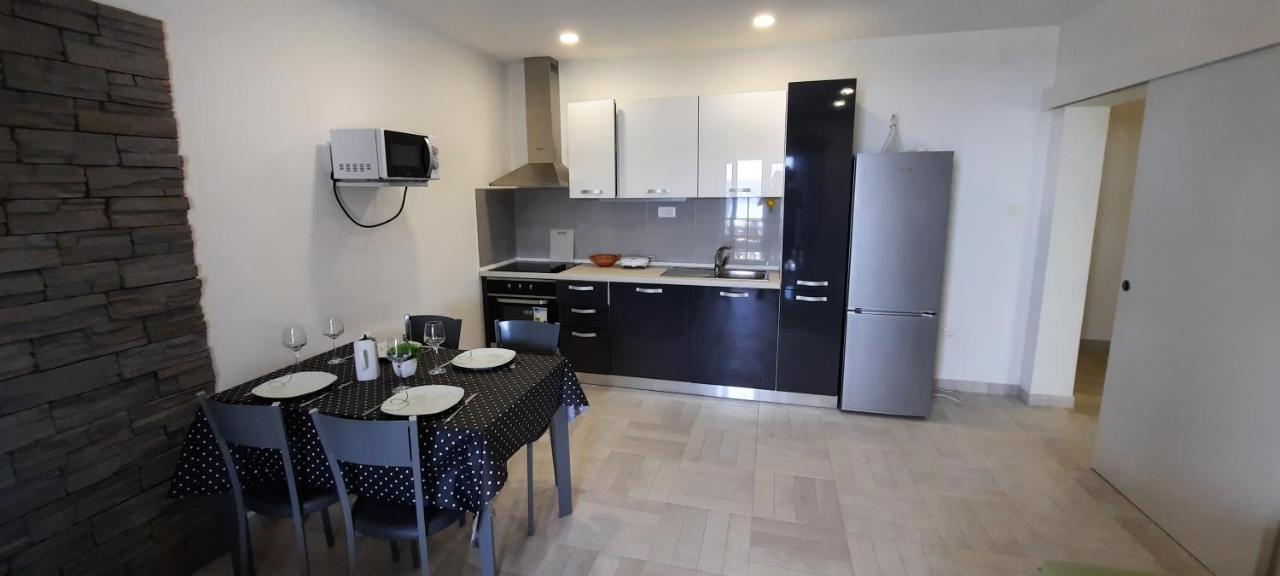 Apartments Suho Комижа Екстер'єр фото