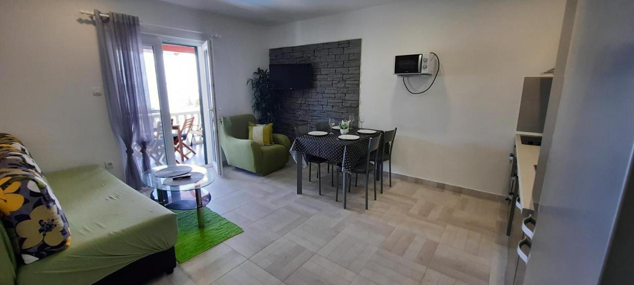 Apartments Suho Комижа Екстер'єр фото